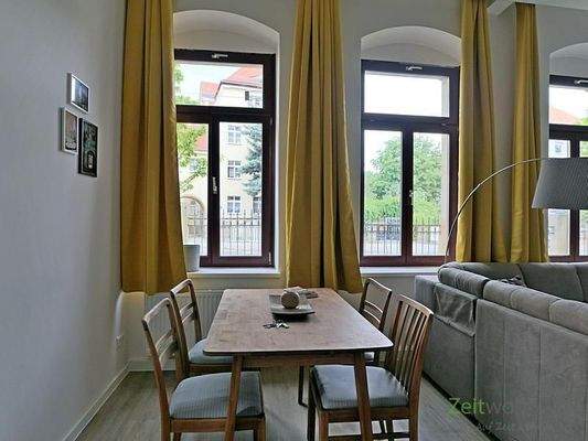 Esstisch im Wohnzimmer