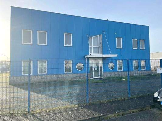 Frontansicht Bürotrakt