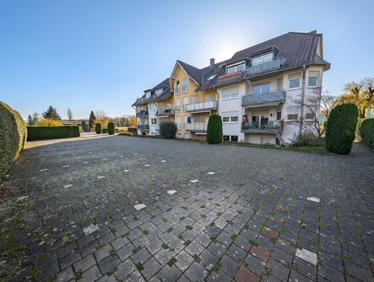 Haus von hinten Parkplatzseite Bild 2.png