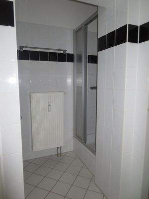 Bad mit Dusche und Wanne