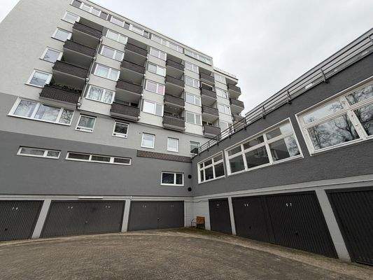 Hinteransicht, Blick zu den Garagen