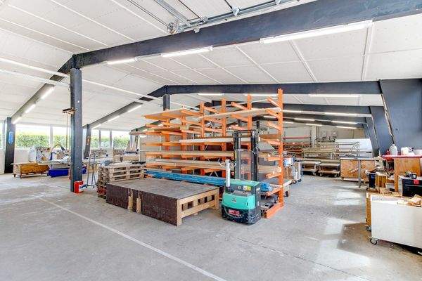 Lagerhalle-Schreinerei