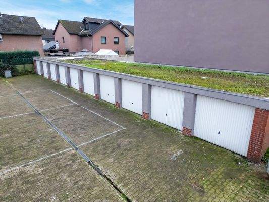 Außenansicht Garagen