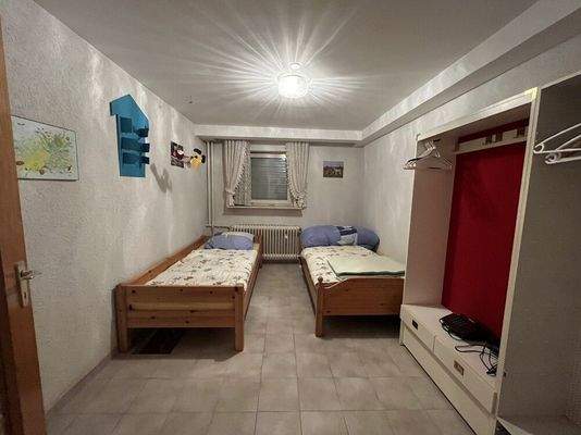 Geräumiges Kinderzimmer UG