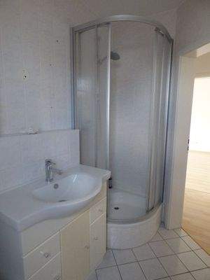 Bad mit Dusche und Wanne