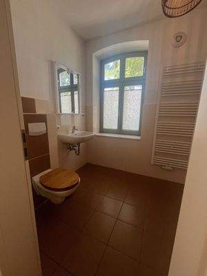 Badezimmer mit Fenster