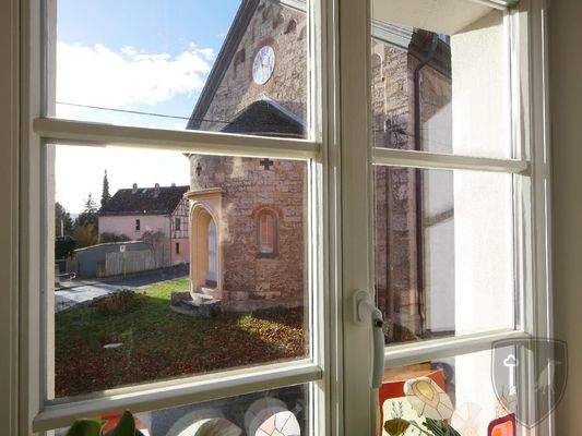  WOHNZIMMER-FENSTERAUSBLICK