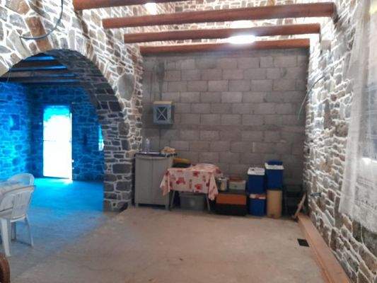 Kreta, Kato Episkopi: Traditionelles neu gebautes Steinhaus zum Verkauf