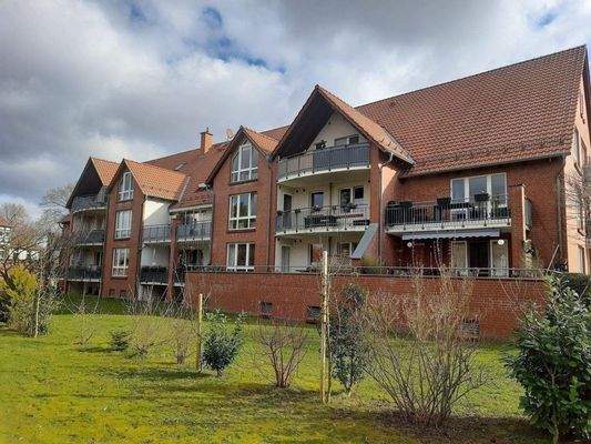 Haus von Parkplätze aus 1.jpg