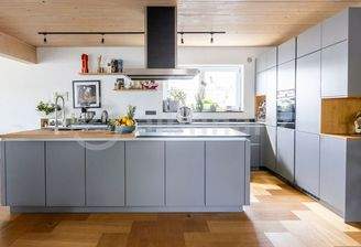 Hochwertige Einbauküche