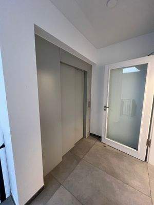 Barrierefrei durch AUFZUG.JPG