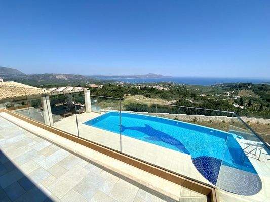 Luxusvilla zum Verkauf in Tsivaras mit Meerblick