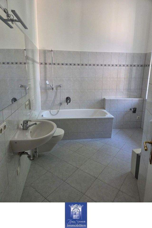 Einziehen & wohlfühlen! Stilvolle Wohnung mit zwei Balkonen! - Photo 2
