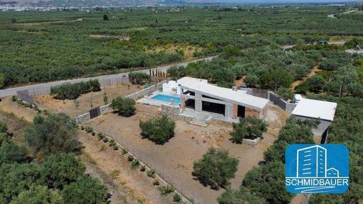 Kreta, Petrokefali: Villa mit Pool und großem Garten zu verkaufen