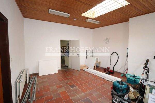 M2456 Eingangsbereich Büro 1