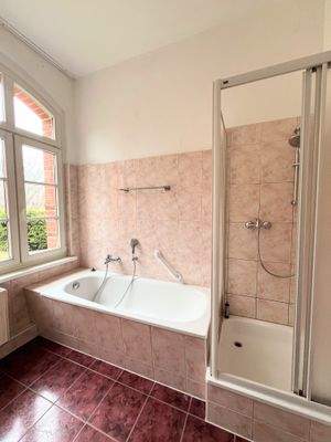 Bad mit Wanne/Dusche