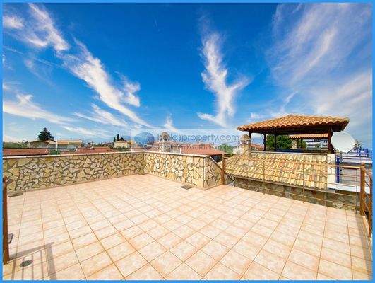 e90f50a6f38b443ca275085d02a14cf7-original