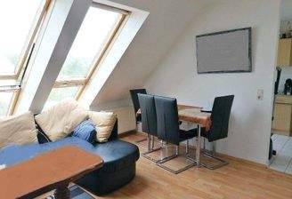 Wohnzimmer mit franz. Ausstellfenstern