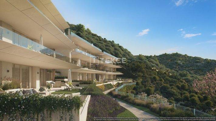 Luxury Apartments in a Complex with Panoramic Views in Málaga