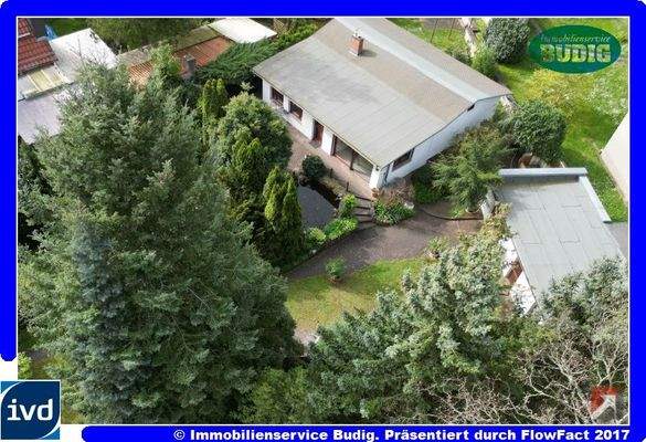 Blick auf das zu verkaufende Grunstück mit Bestand