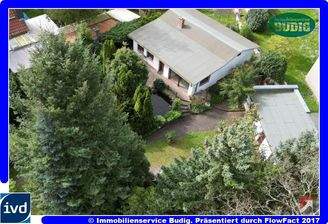 Blick auf das zu verkaufende Grunstück mit Bestand