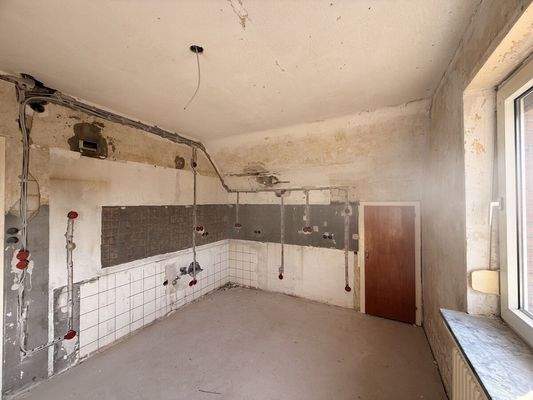 Küche mit Speisekammer