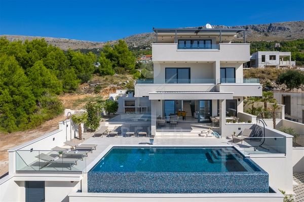 Exklusive Luxusvilla in ruhiger Lage nahe Split