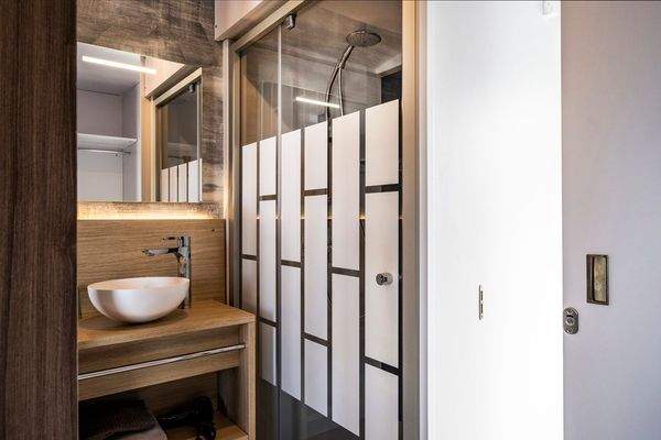 Duschbad schwimmendes Haus