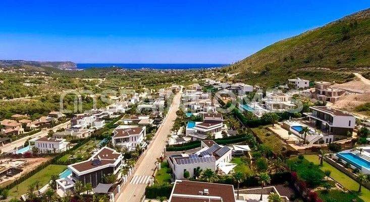 4-Bed Villa with Pool and Modern Amenities in Jávea