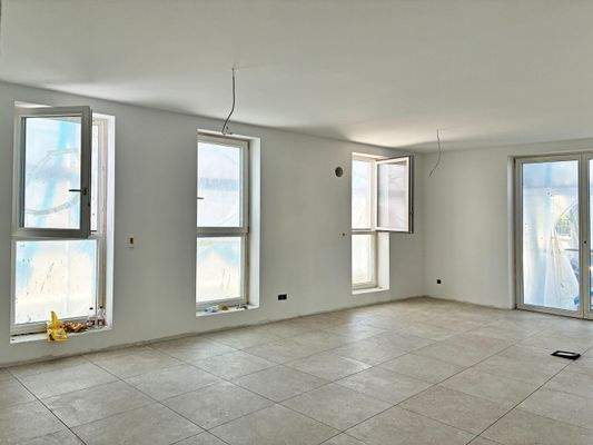 Wohnzimmer mit Zugang Terrasse