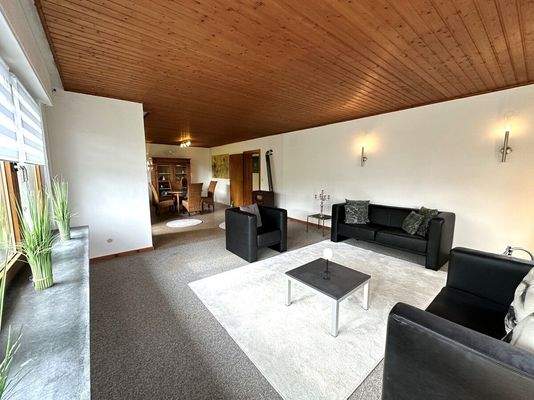 … Wohnzimmer mit Kamin, …