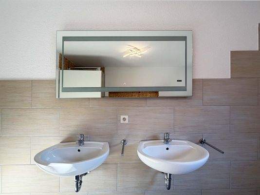 Bad: Zwei Waschplätze erleichtern den Start in den gemeinsamen Morgen