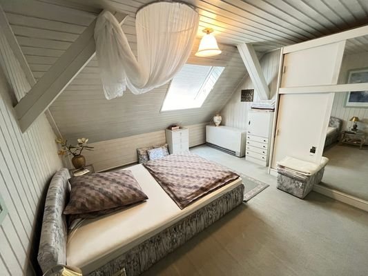 Schlafzimmer DG