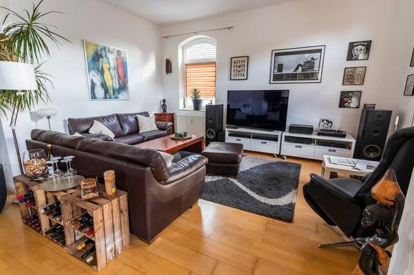 Wohn-/Esszimmer möbliert