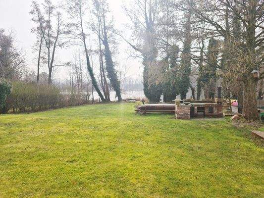 der Garten mit Wasserzugang