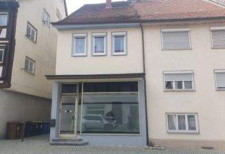 Frontansicht mit Laden