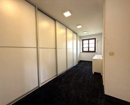 begehbarer Kleiderschrank 