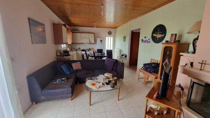 Kreta, Ammoudara bei Heraklion: Gebäude mit 3 Wohnungen zu verkaufen