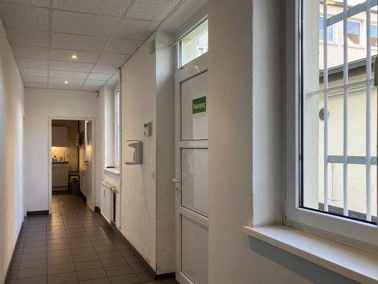 Flur des hinteren Bereiches, Ausgangstür