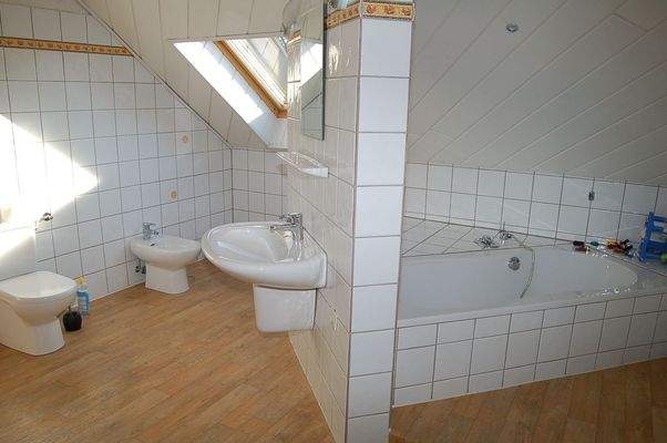 23 Badezimmer DG.JPG