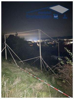 Thronen Sie über dem Ort