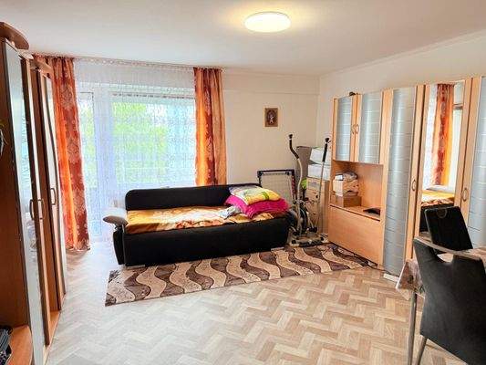 Wohnzimmer  -Immobilien Baumeister Neuburg.jpg