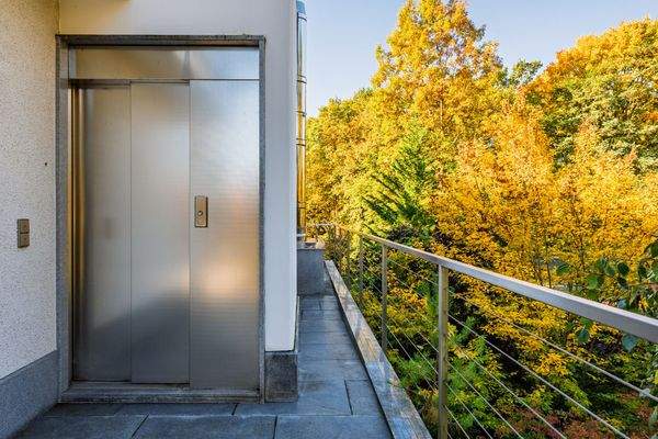 Mit dem Fahrstuhl direkt auf die Dachterrasse