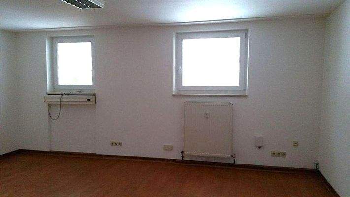 03. Büroraum m. Tageslicht.JPG