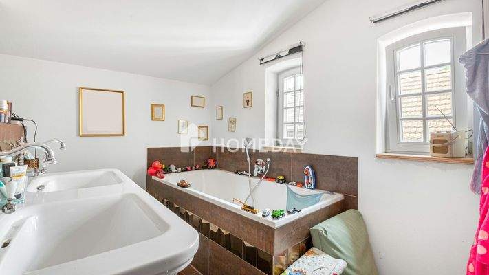 Haus 2 1. OG Badezimmer 1 2