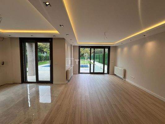 Triplex Villa with Pool and Garden Near the Beach in Şile Istanbul