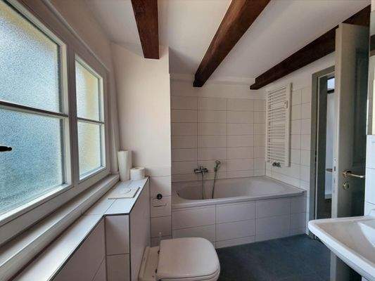 Bad neben Kinder- oder Gästezimmer