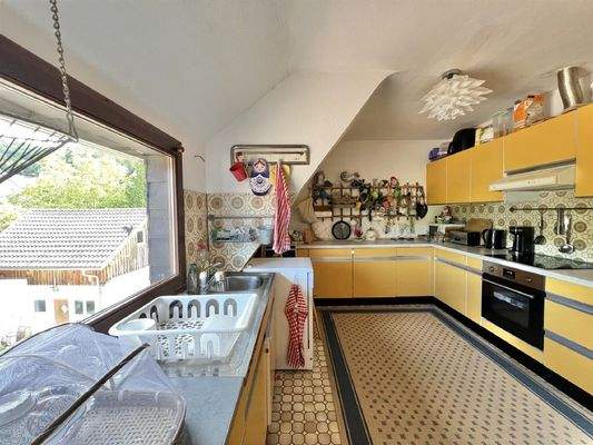 Helle Einbauküche DG