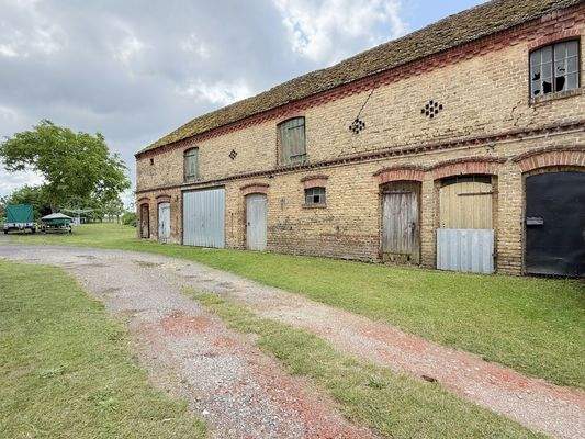 Nebengebäude mit Nutzfläche