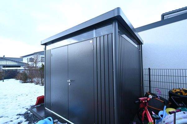 Praktischer Gartenschrank